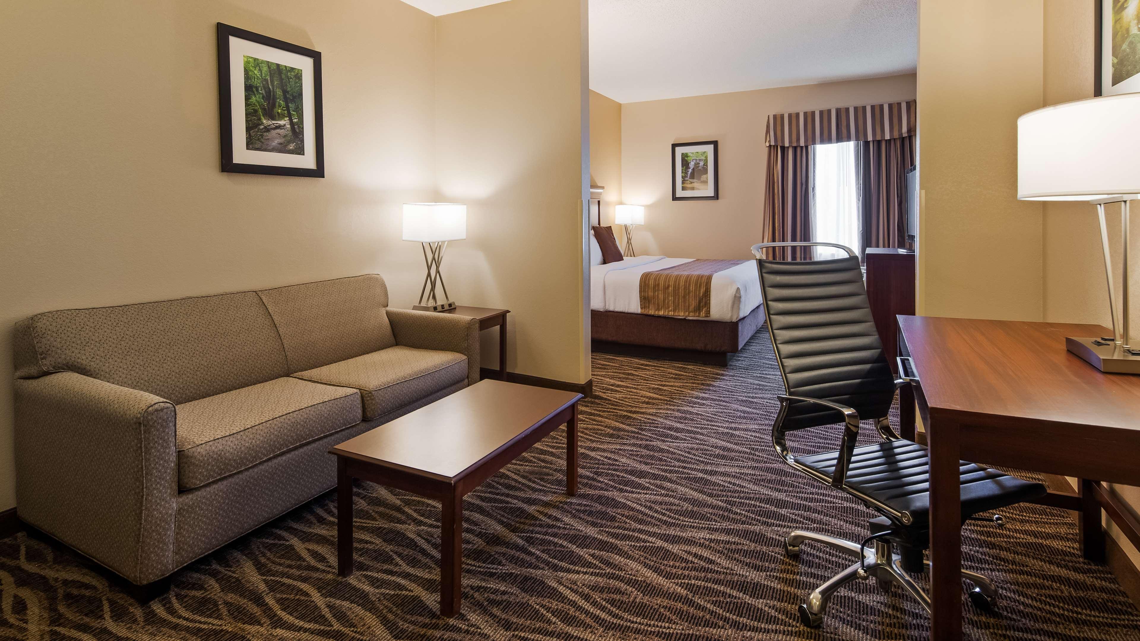 Best Western Plus Russellville Hotel & Suites Exterior photo