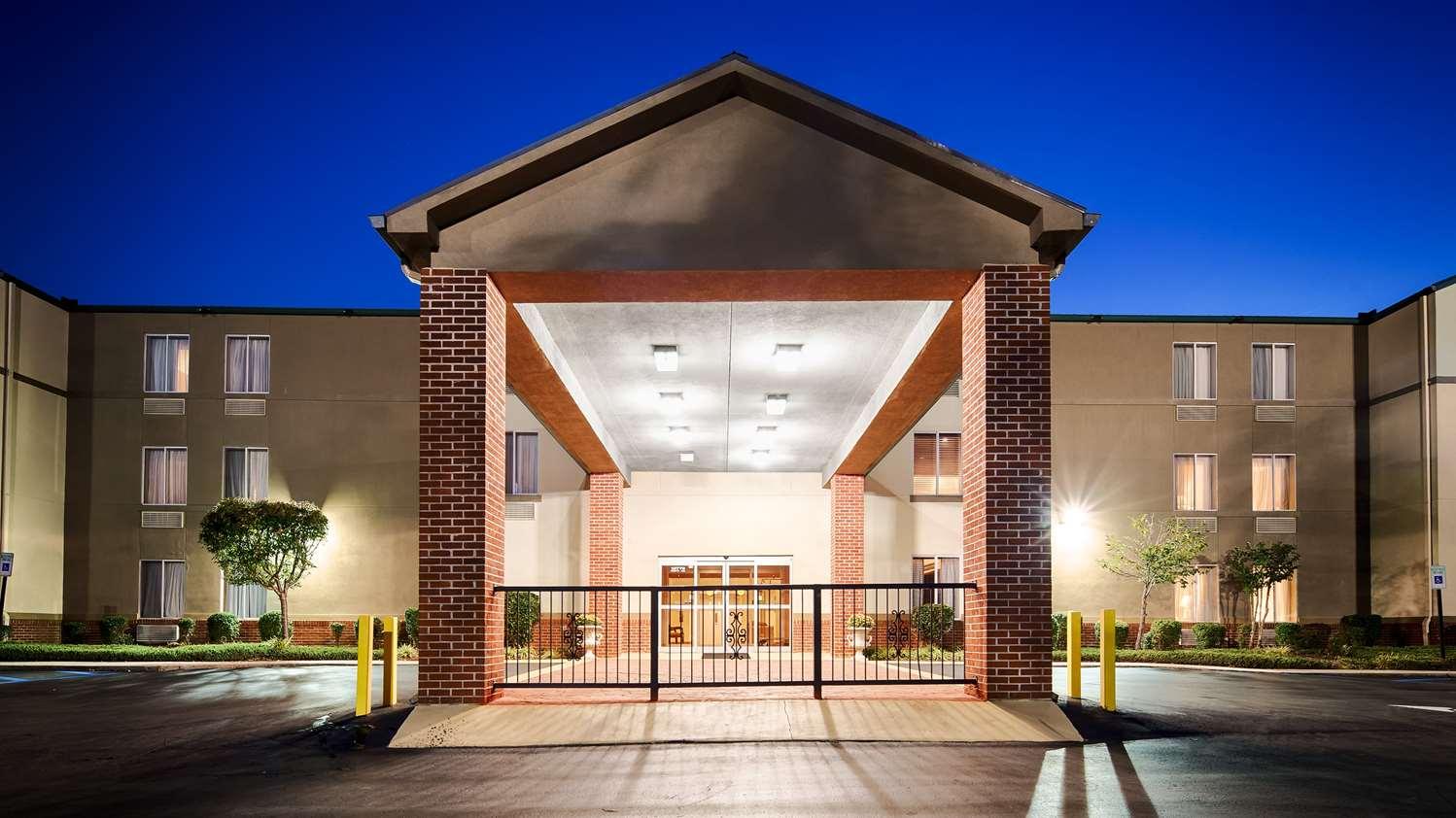 Best Western Plus Russellville Hotel & Suites Exterior photo
