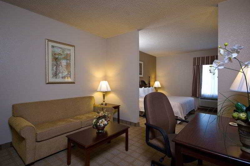 Best Western Plus Russellville Hotel & Suites Room photo